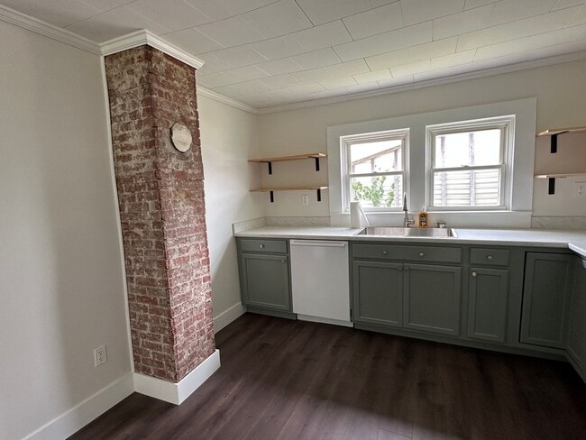 Building Photo - IMMACULATE, completely remodeled, one leve...