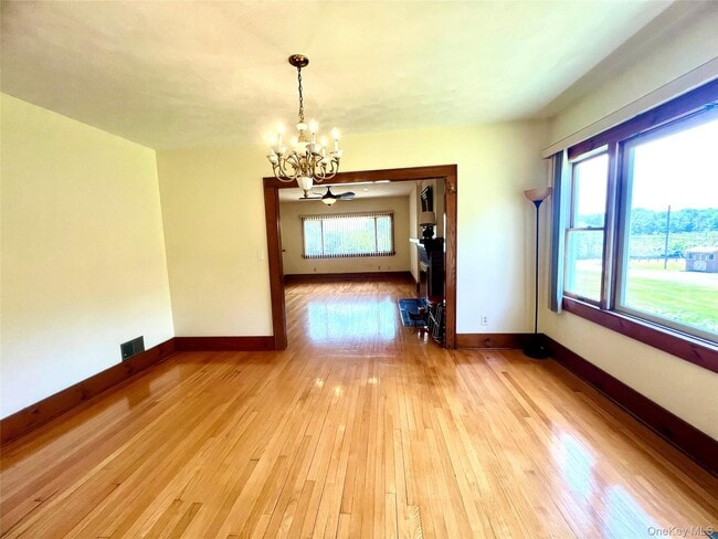 Building Photo - 950 NY-17M