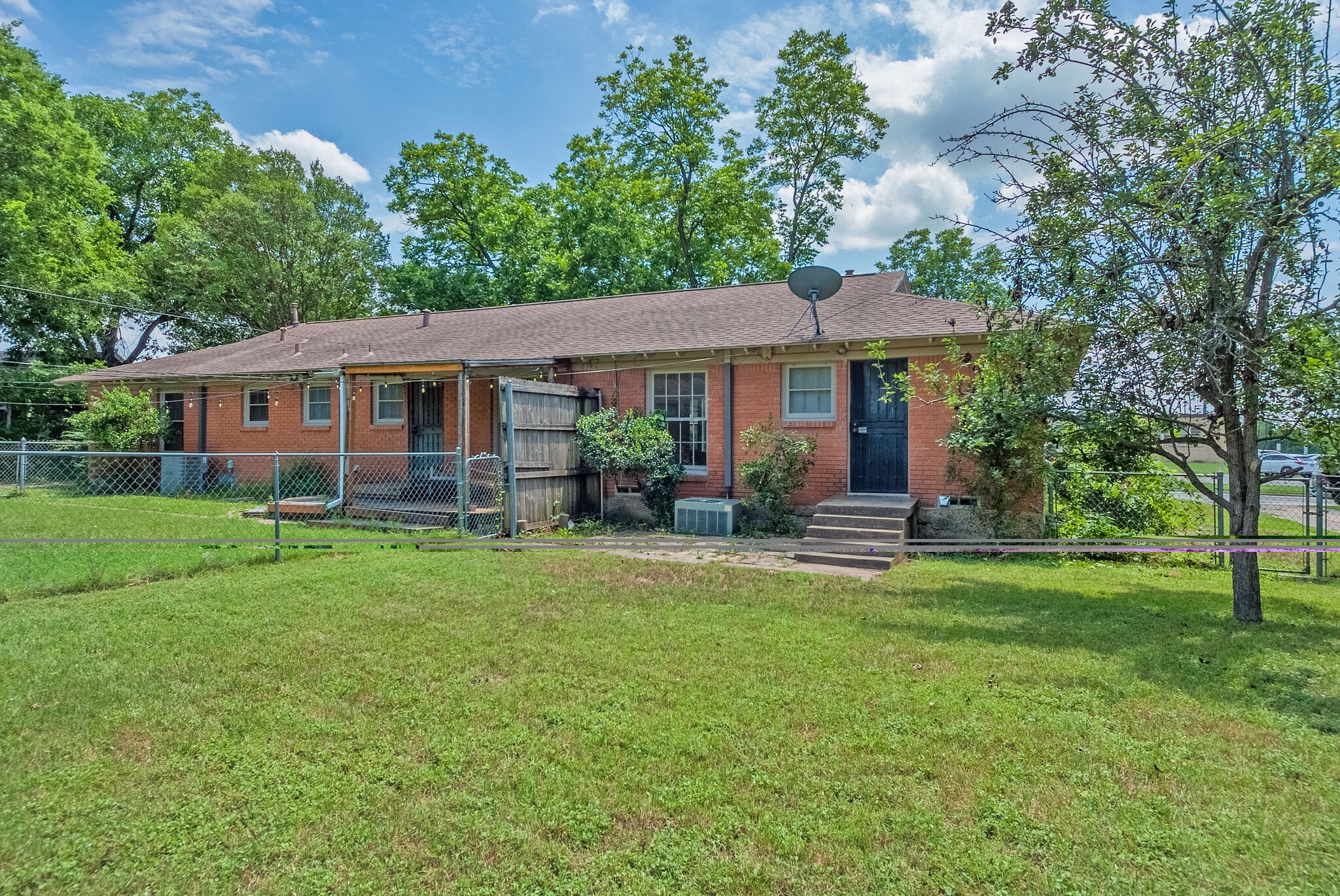 Building Photo - 1653 Mariposa Dr