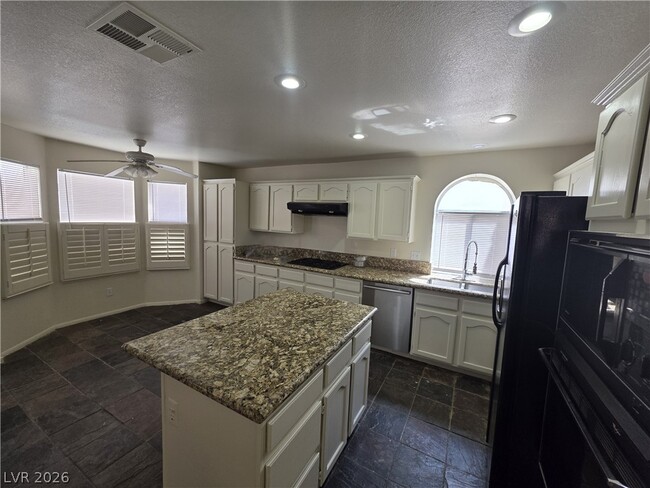 Building Photo - 8008 Dover Shores Ave