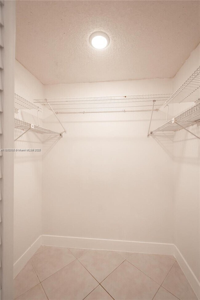 Building Photo - 16471 Blatt Blvd