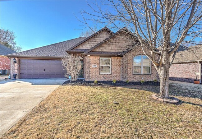 Primary Photo - 103 NE Chicory Ln