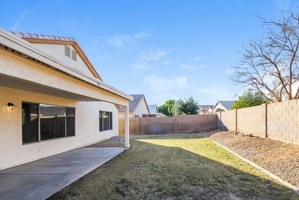 Building Photo - 8748 W Salter Dr