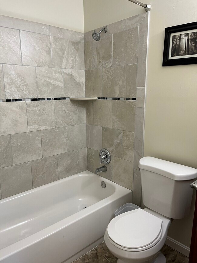 Building Photo - 2 Wimbledon Ln