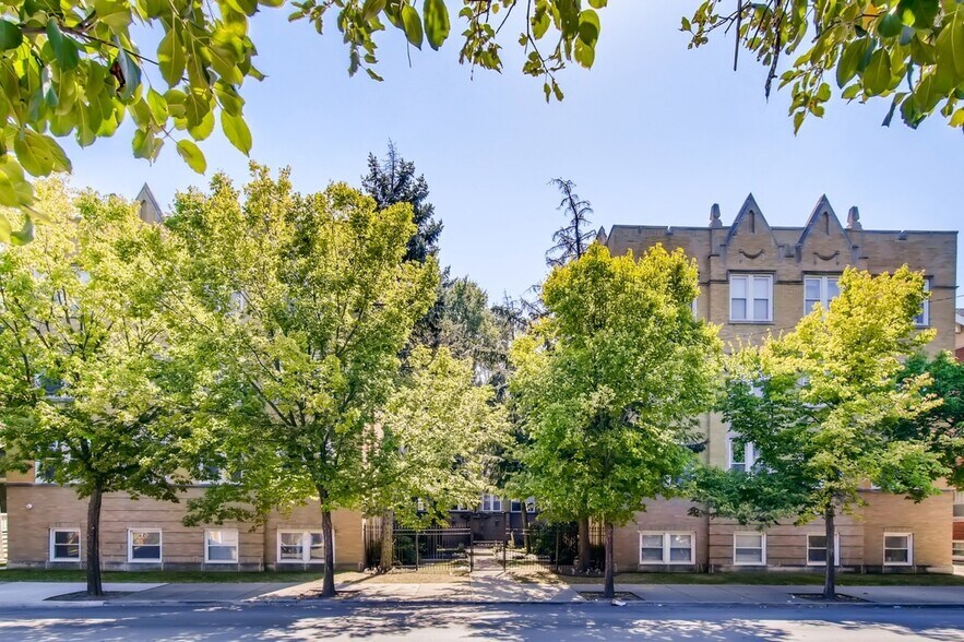 Building Photo - 3911 W Addison St