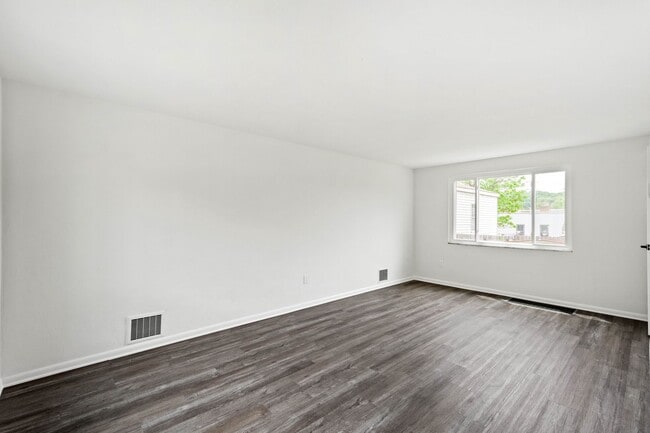 Building Photo - AVAILABLE JULY 1ST! Don't miss this RENOVATED 3-BEDROOM!!