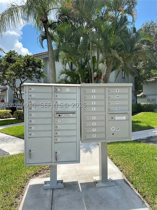 Building Photo - 9865 Riverside Dr