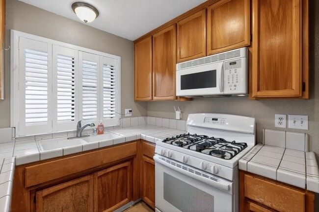 Building Photo - 6765 Koster Way