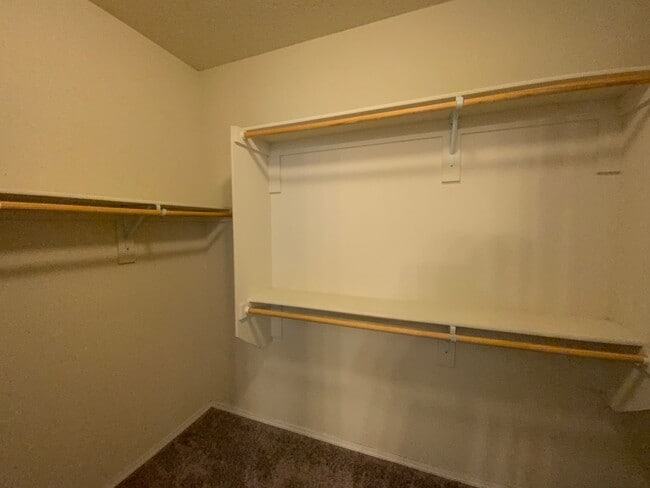 Building Photo - Beautiful 3 Bedroom Plus Office Recent Con...