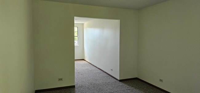 Building Photo - 300 Village Creek Dr