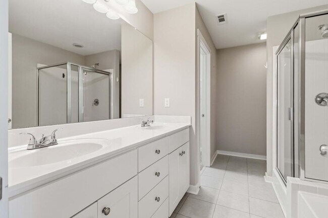 Building Photo - 730 Elmbrook Dr