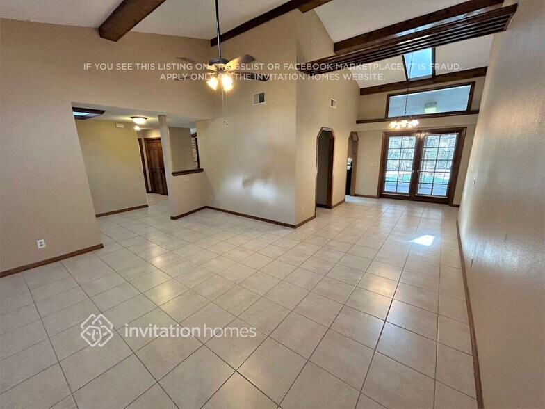 Building Photo - 3903 Applegate Cir