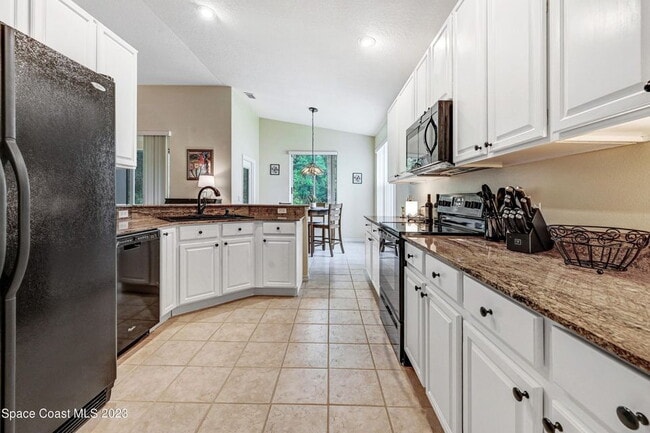 Building Photo - 940 Wimbledon Dr