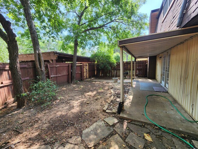Building Photo - 7604 Bridges Ave