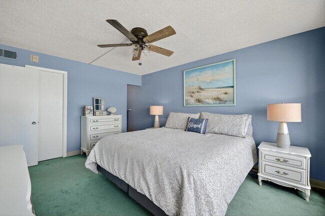 Building Photo - 10310 S Ocean Dr