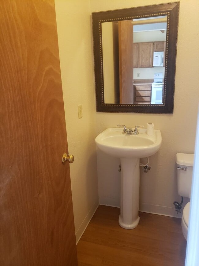 Building Photo - Great 3 bed 2 1/2 bath condo in the Brandy...