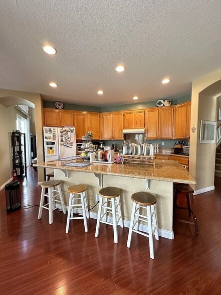 Building Photo - 46073 Via La Colorada