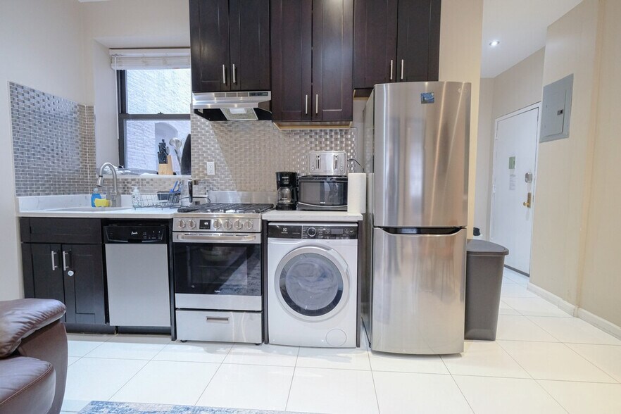 Building Photo - 5 W 101st St