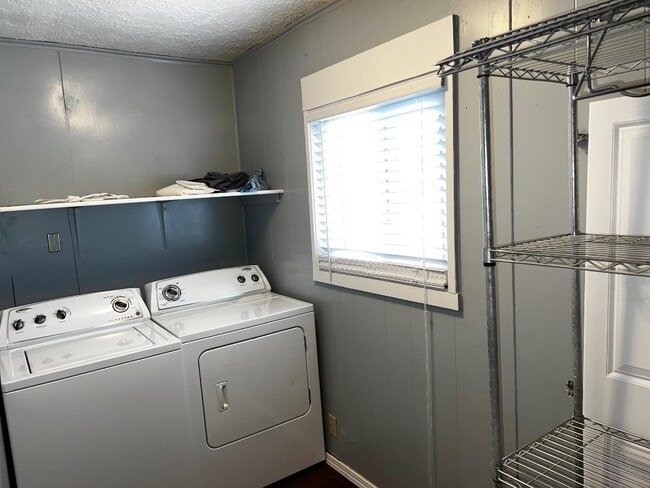 laundry - 1301 E US Highway 24