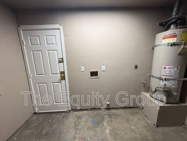 Building Photo - 514 N Summers St