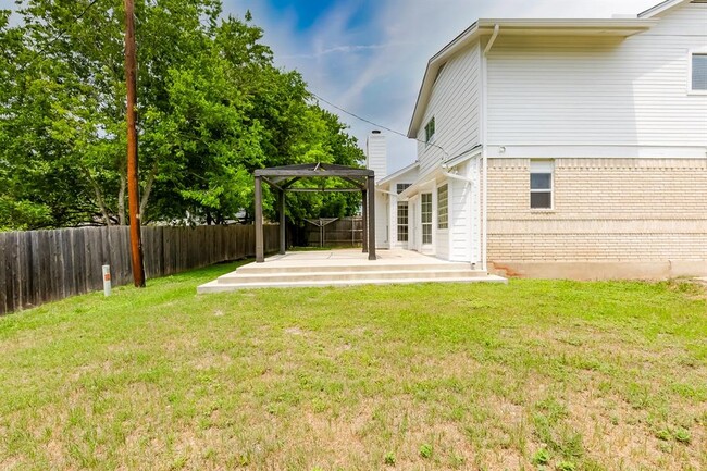 Building Photo - 1002 Oakridge Dr