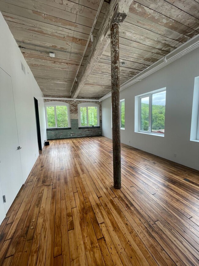 Building Photo - 520 State Rd