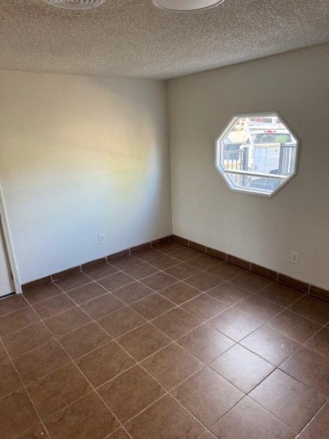 Building Photo - 2230 Alta Vista Dr