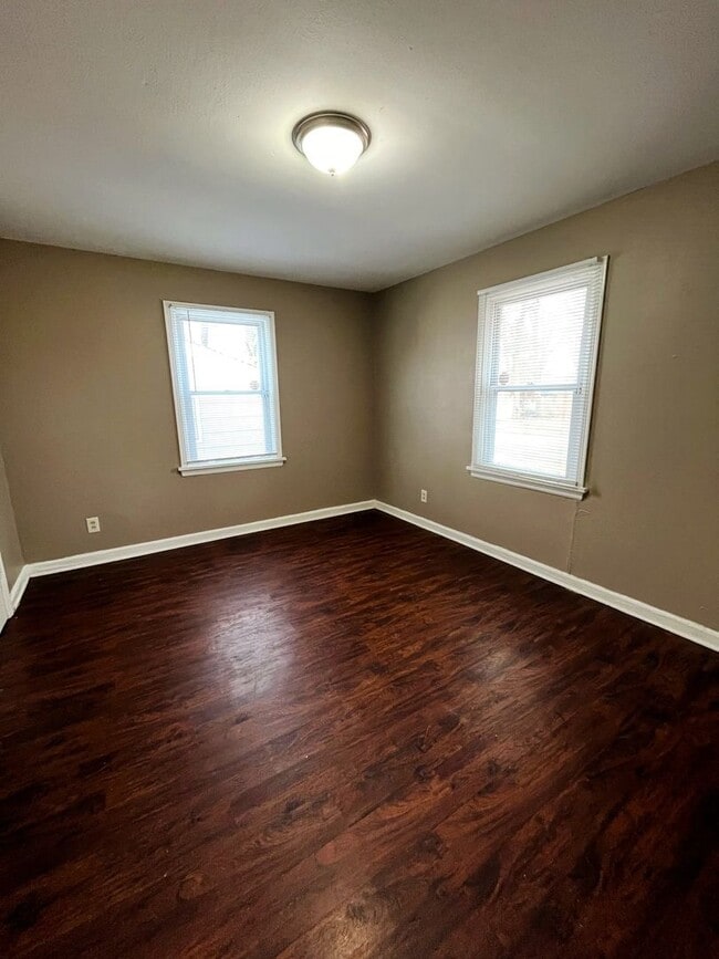 Building Photo - Spacious 2 bedroom home for Rent