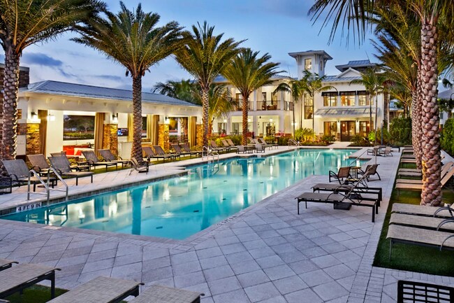 Building Photo - 5351 W Hillsboro Blvd