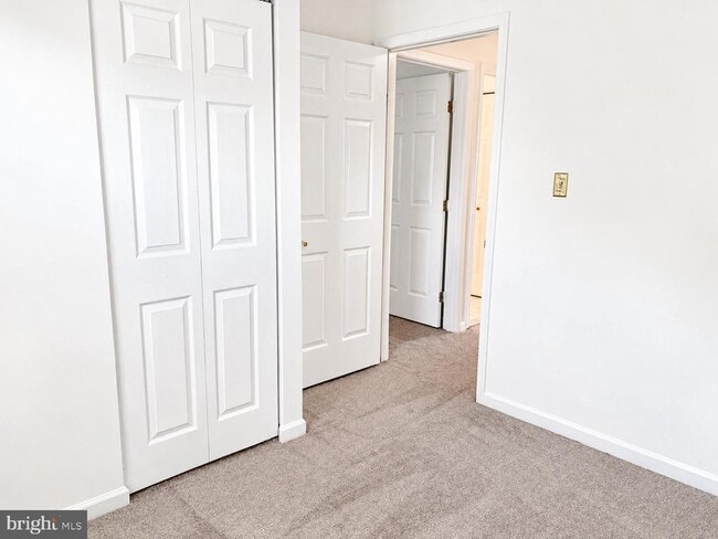 Building Photo - 8720 Thornbrook Dr