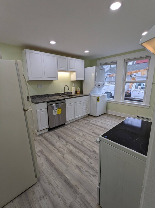 Building Photo - 23 Middle St