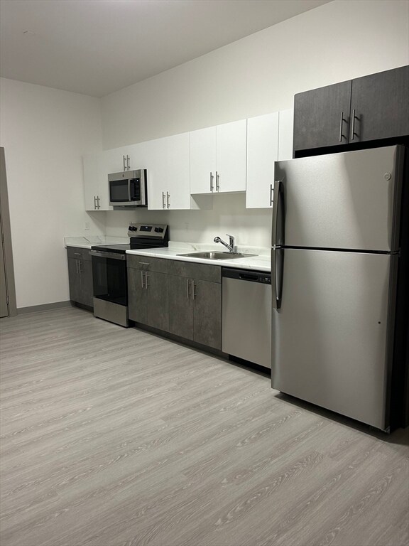 Building Photo - 626 Main St