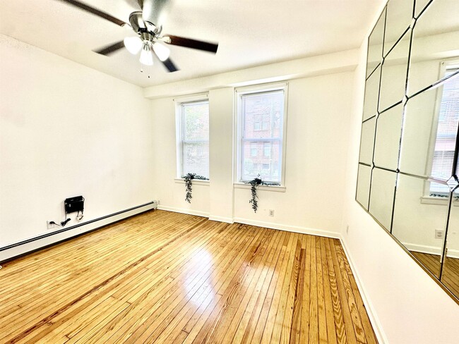 Building Photo - 247 Clendenny Ave