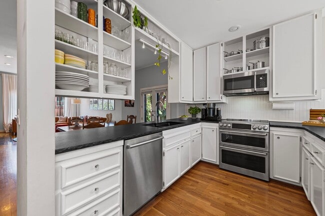 Building Photo - Amazing Union Hill Single Family Home