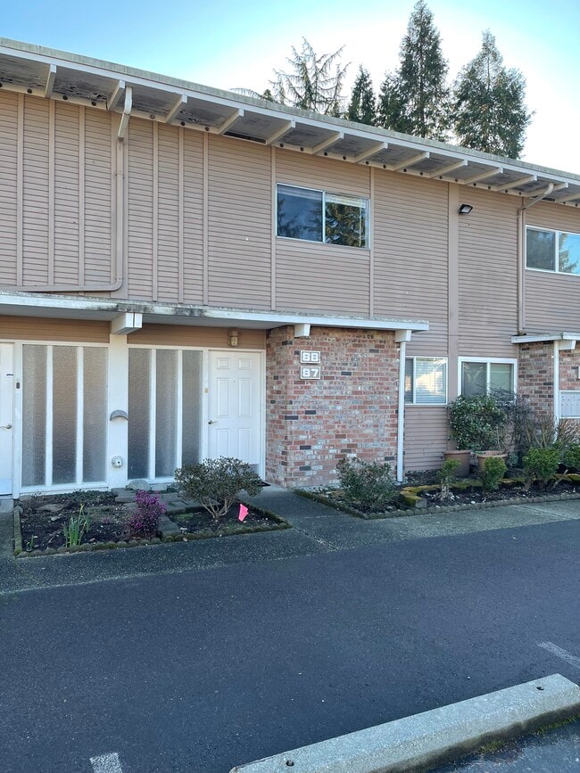 Building Photo - 12231 SE 59th St