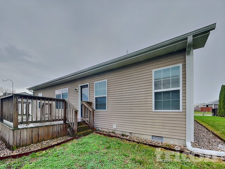 Building Photo - 4687 Bayview Dr