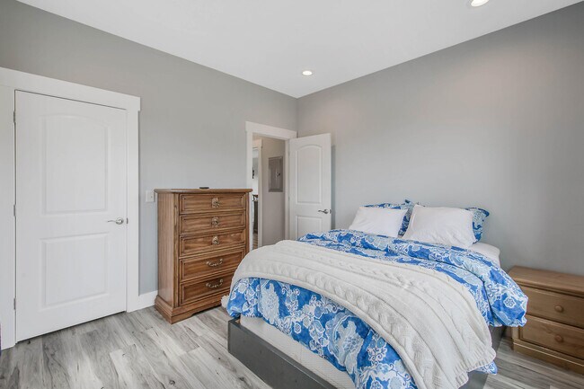 Building Photo - 486 Beatrice Point Rd