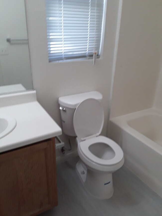 Building Photo - 5195 Shreve Ave