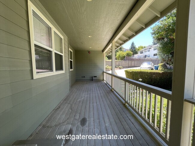 Building Photo - 786 El Paseo Dr