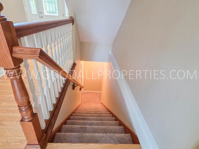 Building Photo - END OF SUMMER SPECIAL! $100 Off Rent for the First 6 Months | 4BR Urbandale Home with 3-Car Garage