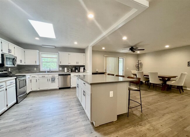Building Photo - 10 Meadowlark Ln