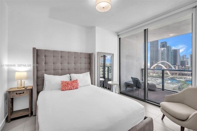 Building Photo - 1600 NE 1st Ave