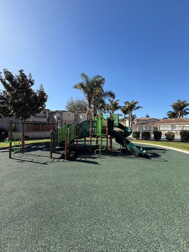 Building Photo - Centrally Located Downstairs Condo in the Oak Creek Villas