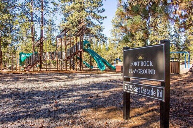 Building Photo - 5 Sandhill Ln