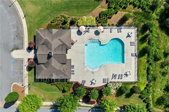 Building Photo - 705 Fieldcrest Park Ln