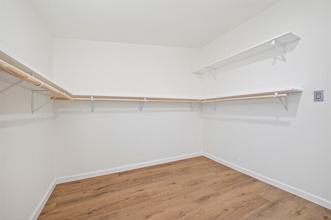Building Photo - 7950 Longridge Dr