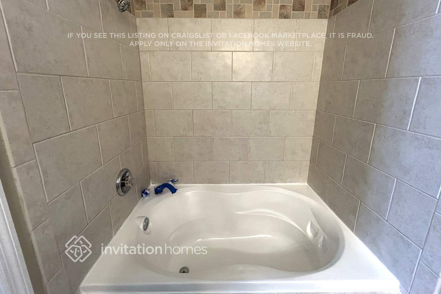 Building Photo - 1410 SW 3rd Ave