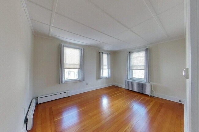 Building Photo - 19 Dixon St