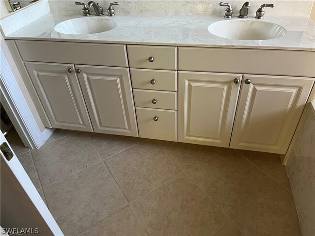 Building Photo - 15501 Cadiz Ln