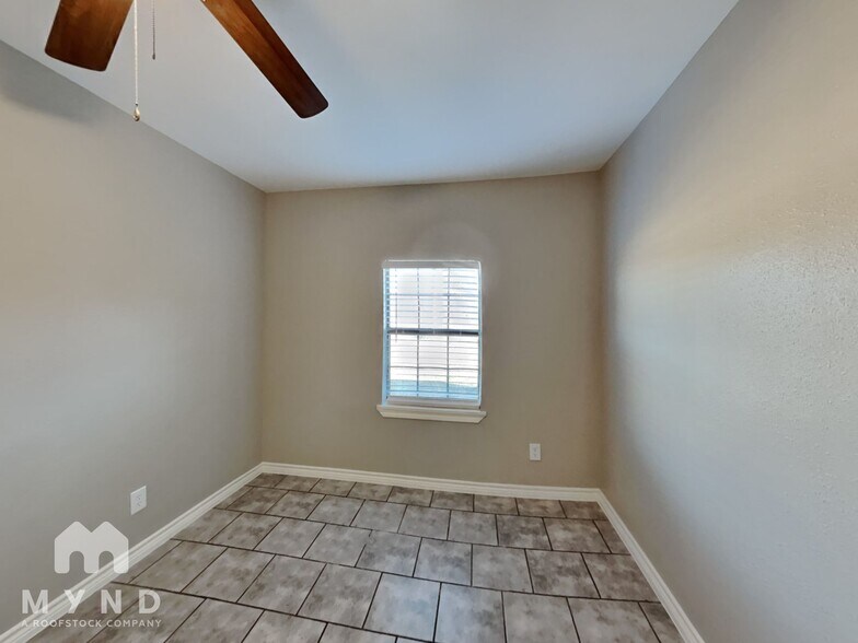 Building Photo - 1701 Cardinal Dr